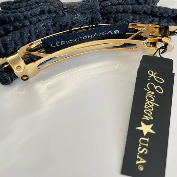 L. ERICKSON USA
PETITE BOW BARRETTE -
SILK in black - Picture 4 of 5